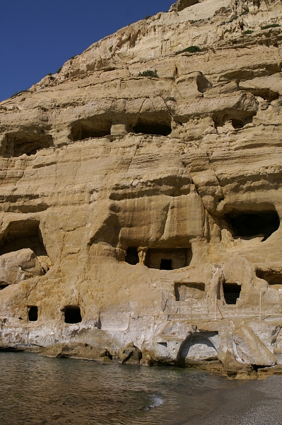 PICT1375 small MATALA CAVGE CLIFF CLOSER.jpg - 234024 Bytes